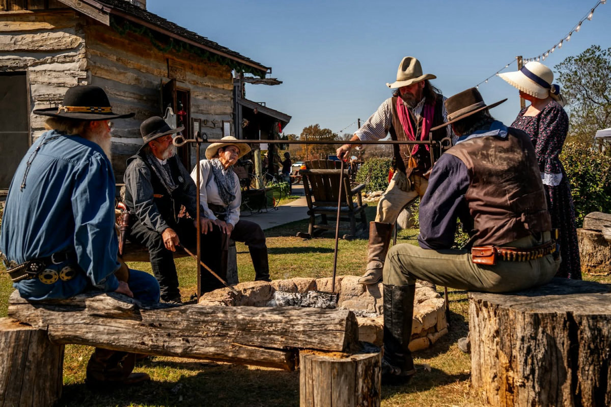 Ctom Cowboys Around Fire