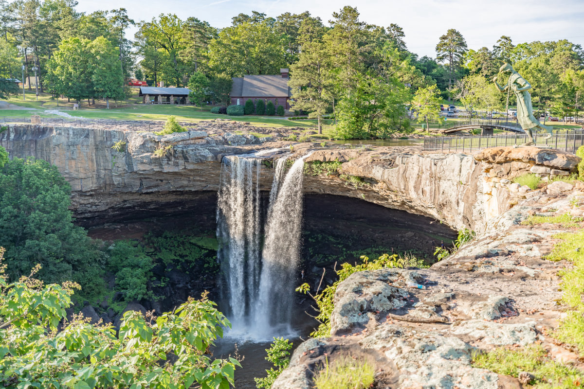Scenic overlook along the Lookout Mountain Parkway in Etowah County, Alabama