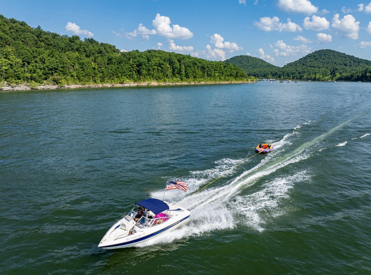 Boats traveling across Cave Run Lake, Kentucky