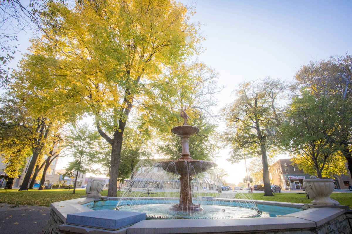 Fall for Owatonna: Where Autumn Traditions Meet Holiday Magic