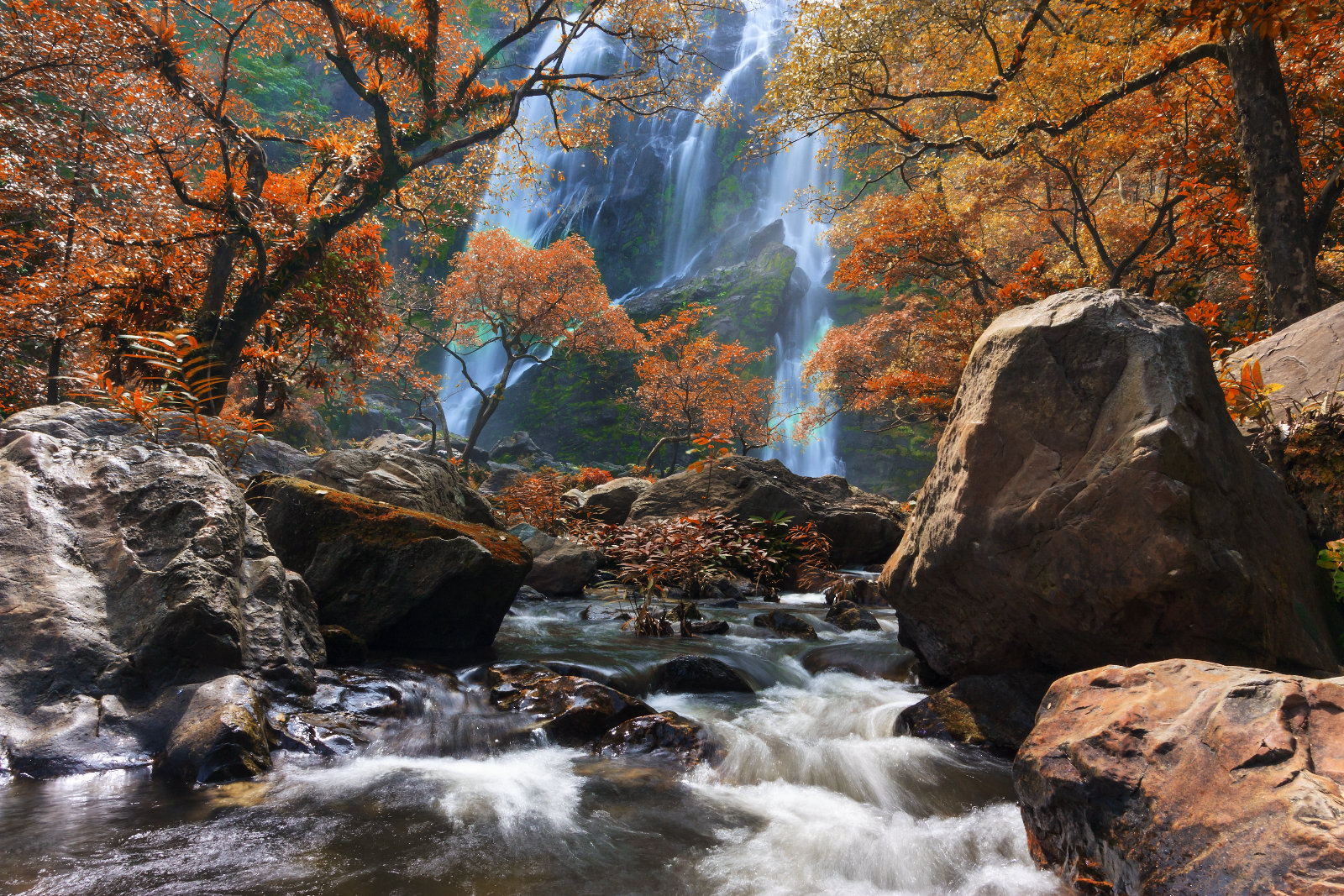 Fall Foliage and Waterfalls in Pennsylvania — Travel photo